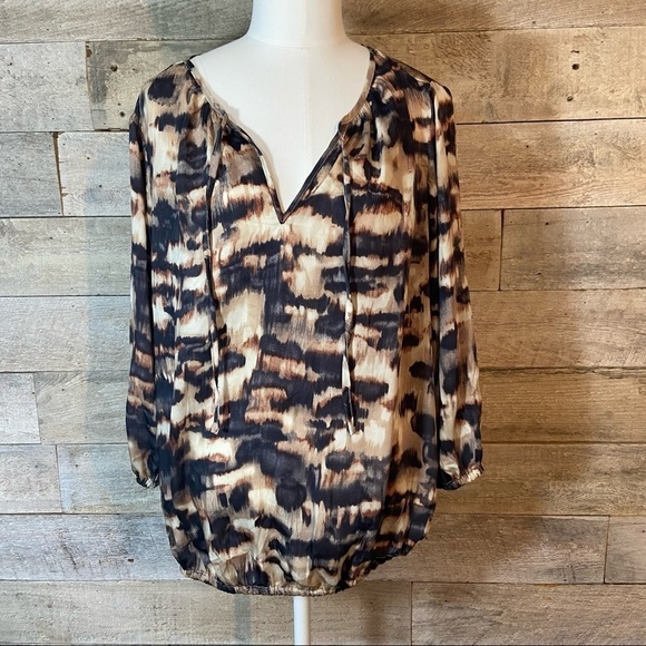 Willi Smith women’s animal print blouse in size medium - Picture 2 of 11